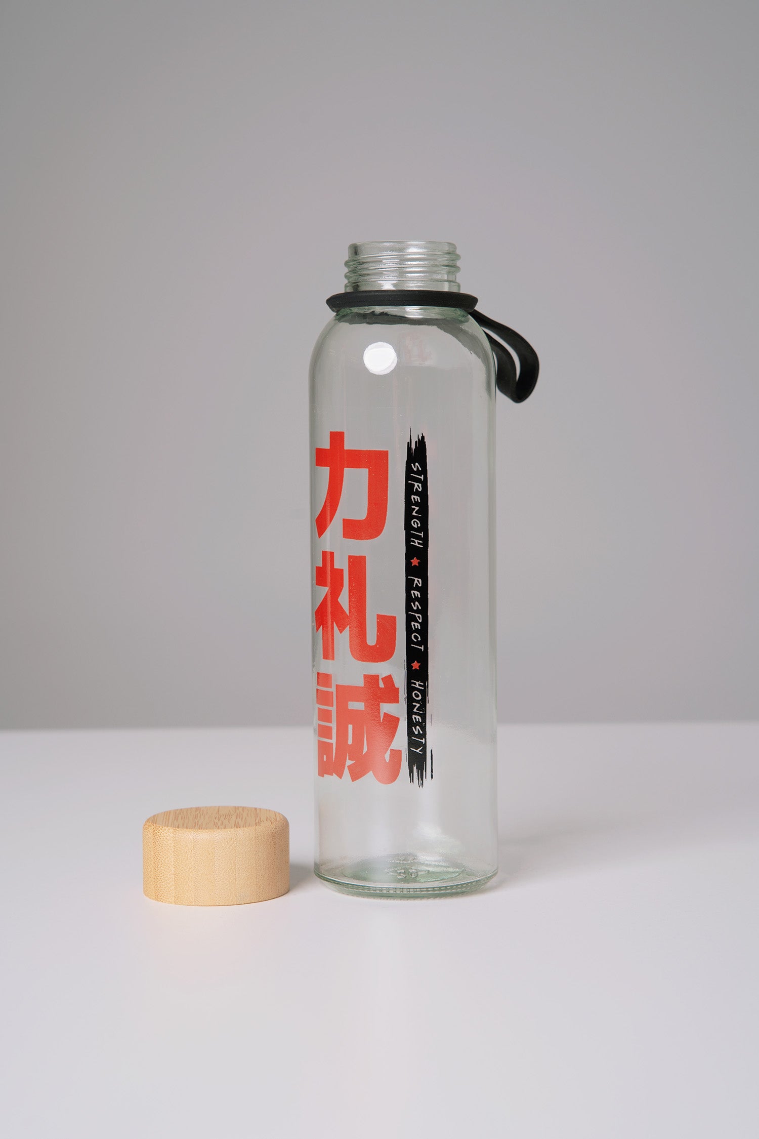 Meteor boca, staklena sa bambusovim poklopcem i japanskim natpisom