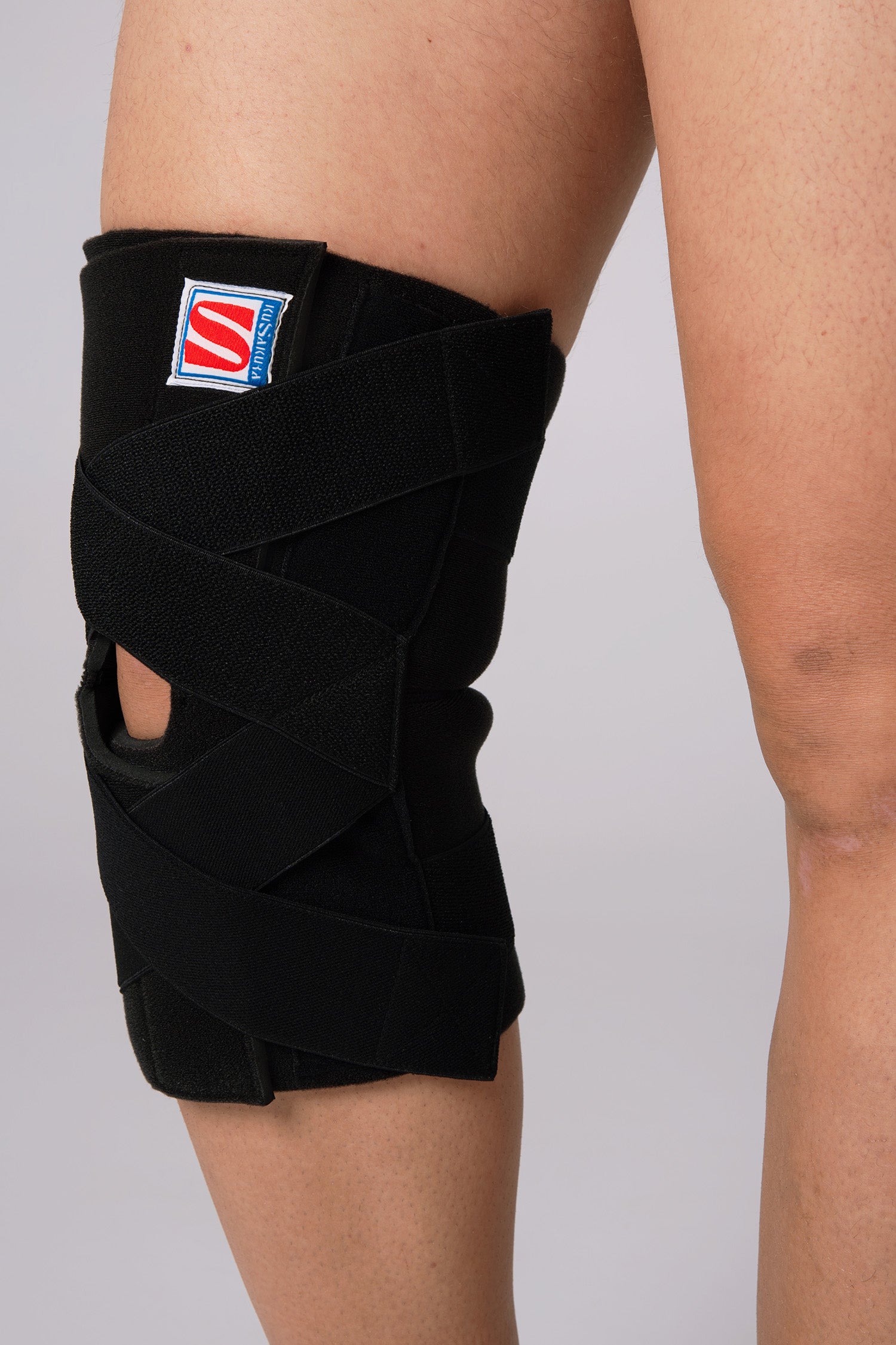 Štitnik za koleno crne boje, kuSakura , podesiv, čičak traka